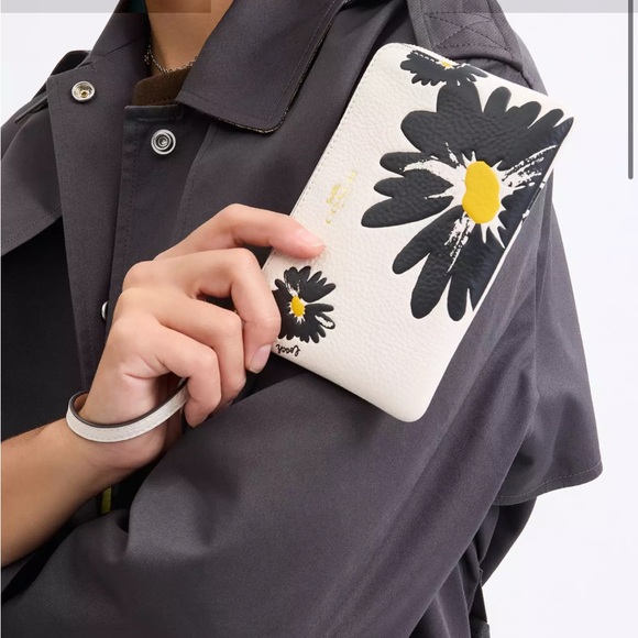 Coach Handbags - New! Coach Corner Zip Wristlet With Floral Print
